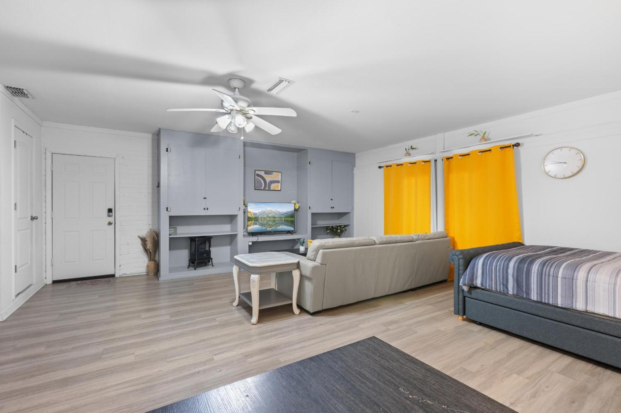 אורנג' פארק Pet Friendly Large Studio With Free Wi-Fi In Great Location! מראה חיצוני תמונה